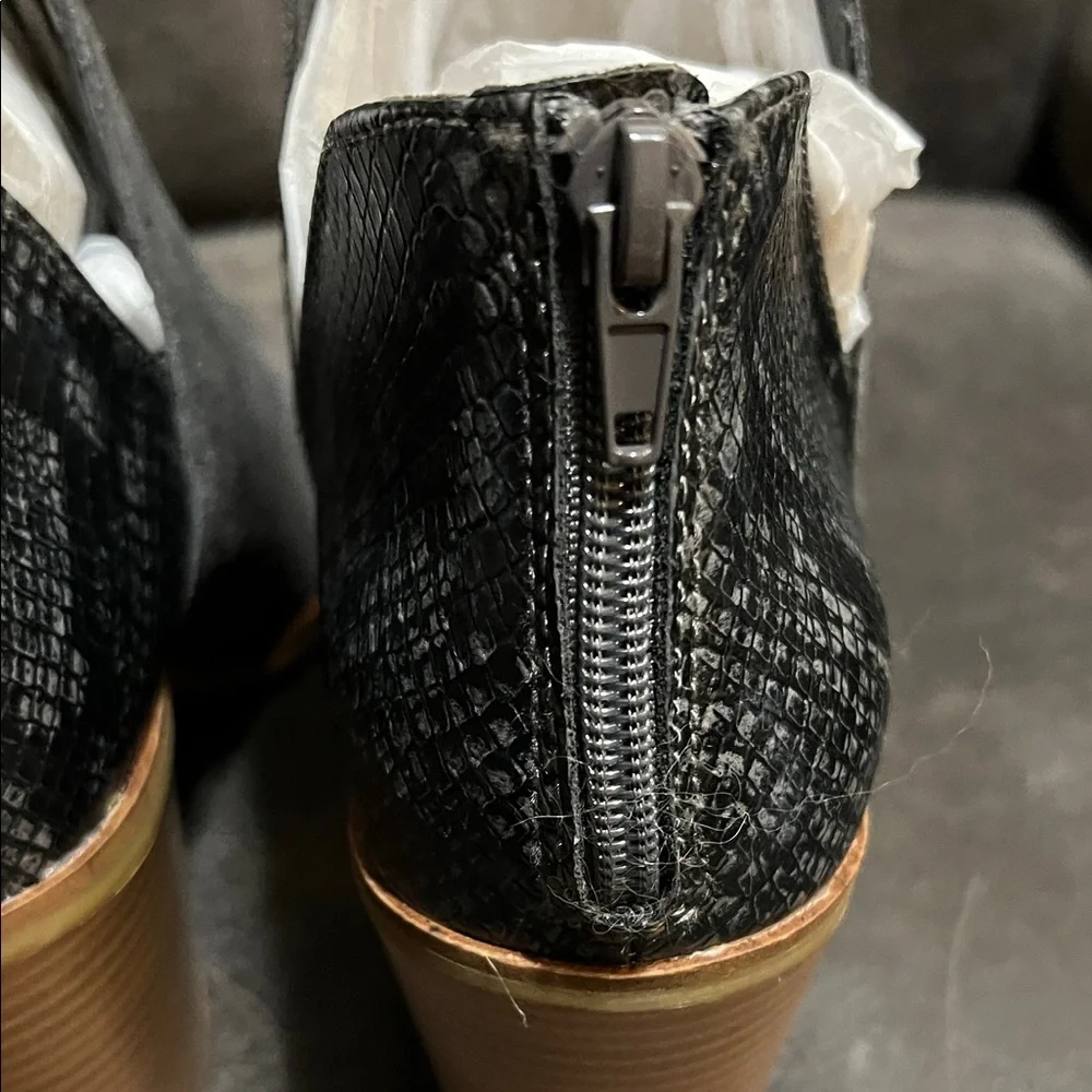 Dolce Vita Charcoal Suede Ankle Booties - Picture 5 of 9